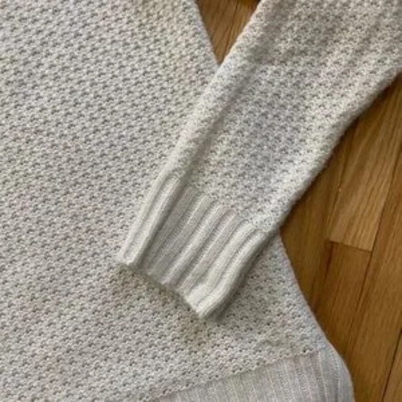SO V-Neck Sparkle Textured Knit Ranglan Lightweight Sweater White Size M - Picture 6 of 9